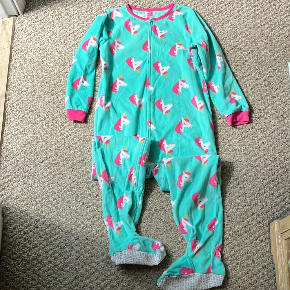 Carter’s Fleece 🦄 feety pajamas size 10